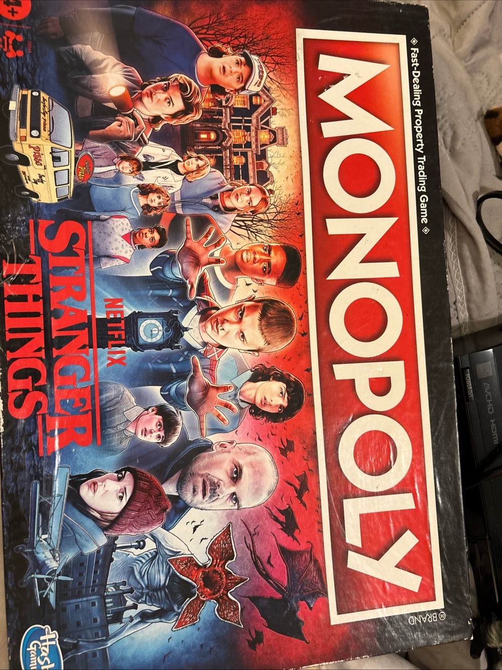 Hasbro Monopoly Stranger Things Edition - Red & Blue Artwork